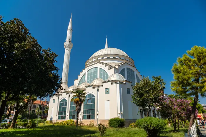 masjid-granada-panorama-ciremai